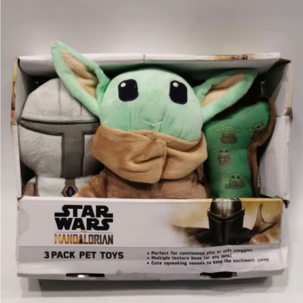 Boundless Star Wars Mandalonian Pet Toy Box Set Studded Knit Dog Shirt Red NWT